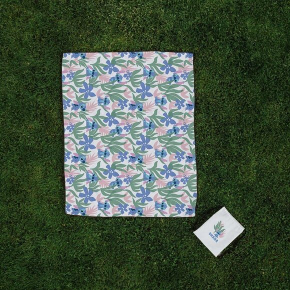 NWT - Disney's Lilo & Stitch Impresa Picnic Blanket - Picture 2 of 9